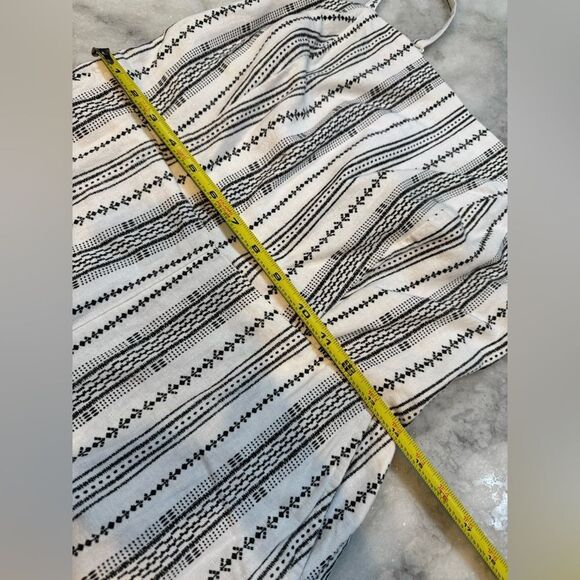 Old Navy Linen-Blend Geometric-Stripe Cami
Jumpsuit, Size Medium - Picture 9 of 10